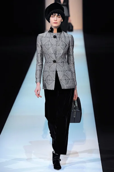 Look 3